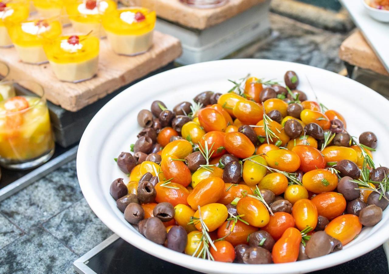 Hot Beach Resort Olímpia Buitenkant foto Cherry tomatoes and olives